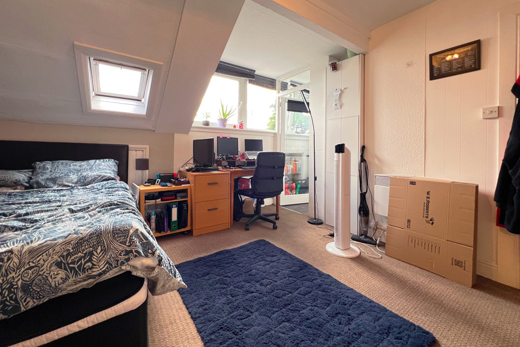 Photo of 1 Bedroom Apartment in Top Floor Back Flat, 2 Manor Terrace, Leeds, LS6 1BU
