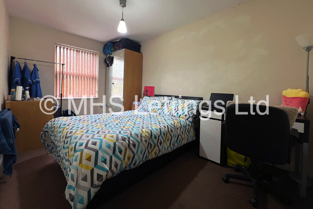 Photo of 3 Bedroom Flat in 146b Woodsley Road, Leeds, LS2 9LZ