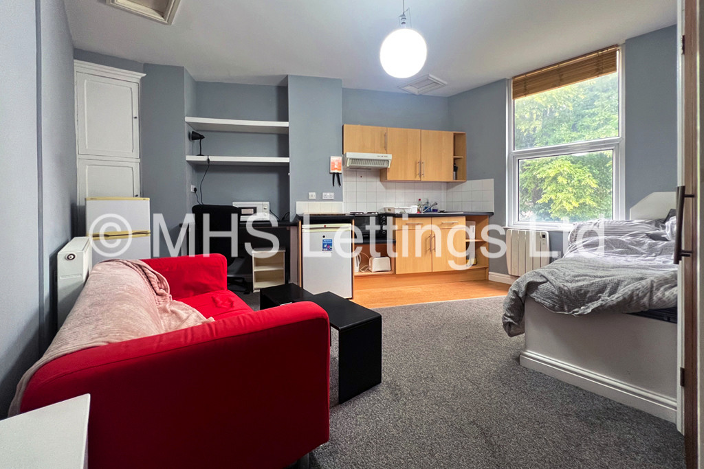 Photo of 1 Bedroom Studio in Room 2, 30 Hyde Park Terrace, Leeds, LS6 1BJ