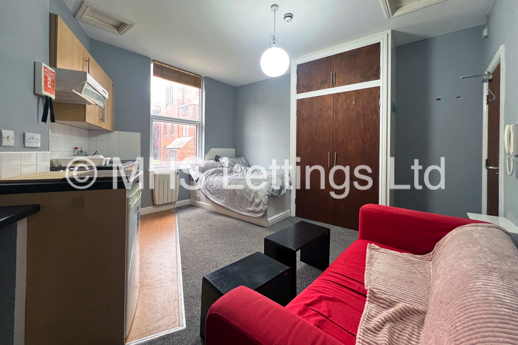 Photo of 1 Bedroom Studio in Room 2, 30 Hyde Park Terrace, Leeds, LS6 1BJ