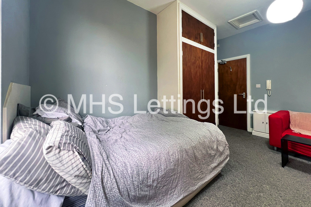 Photo of 1 Bedroom Studio in Room 2, 30 Hyde Park Terrace, Leeds, LS6 1BJ