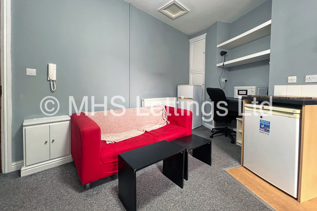 Photo of 1 Bedroom Studio in Room 2, 30 Hyde Park Terrace, Leeds, LS6 1BJ