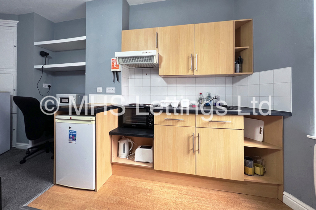 Photo of 1 Bedroom Studio in Room 2, 30 Hyde Park Terrace, Leeds, LS6 1BJ