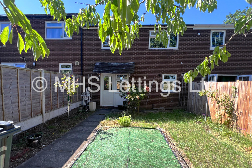 Photo of 2 Bedroom Mid Terraced House in 15 Dulverton Green, Beeston, LS11 0HX