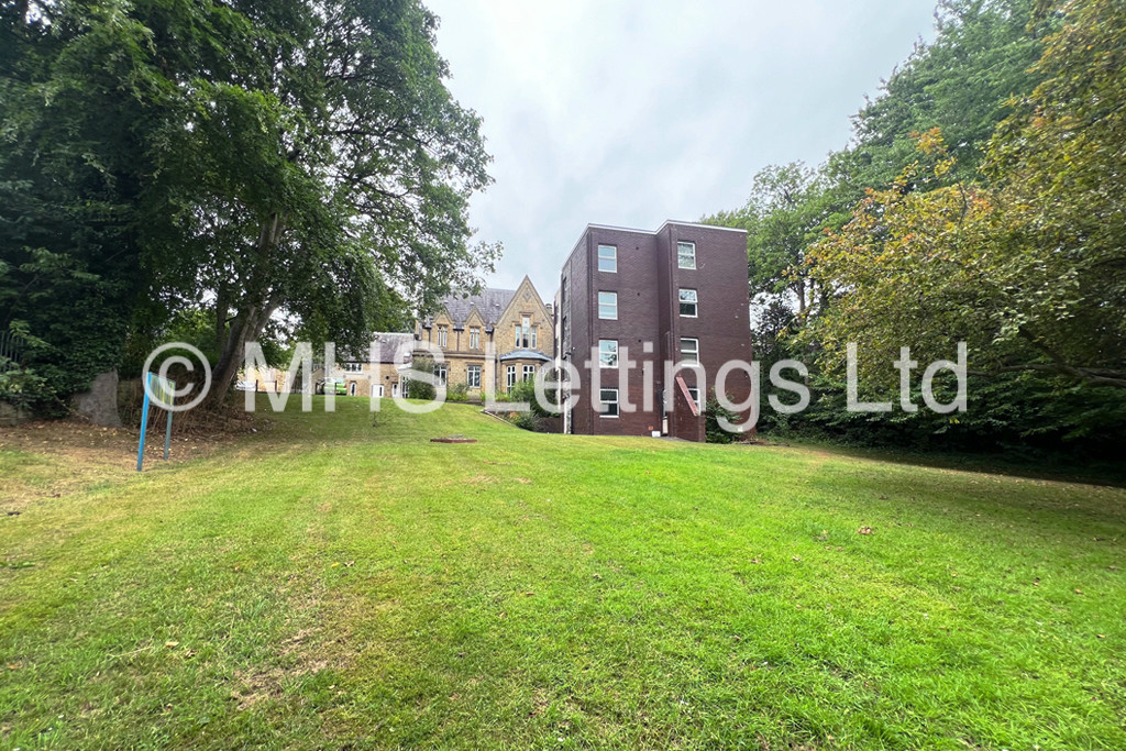 Photo of 1 Bedroom Apartment in Pod Room 3, St. Ann's Lodge, St. Ann's Lane, Leeds, LS4 2SJ