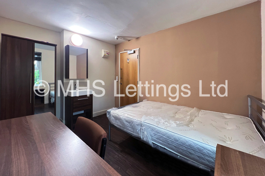 Photo of 1 Bedroom Apartment in Pod Room 4, St. Ann's Lodge, St. Ann's Lane, Leeds, LS4 2SJ