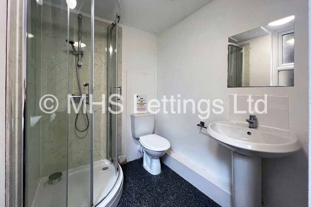 Photo of 1 Bedroom Apartment in Pod Room 9, St. Ann's Lodge, St. Ann's Lane, Leeds, LS4 2SJ