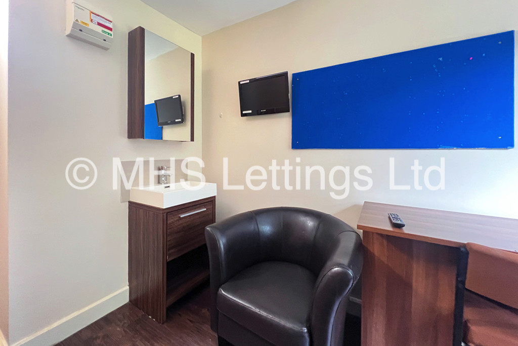 Photo of 1 Bedroom Apartment in Pod Room 9, St. Ann's Lodge, St. Ann's Lane, Leeds, LS4 2SJ