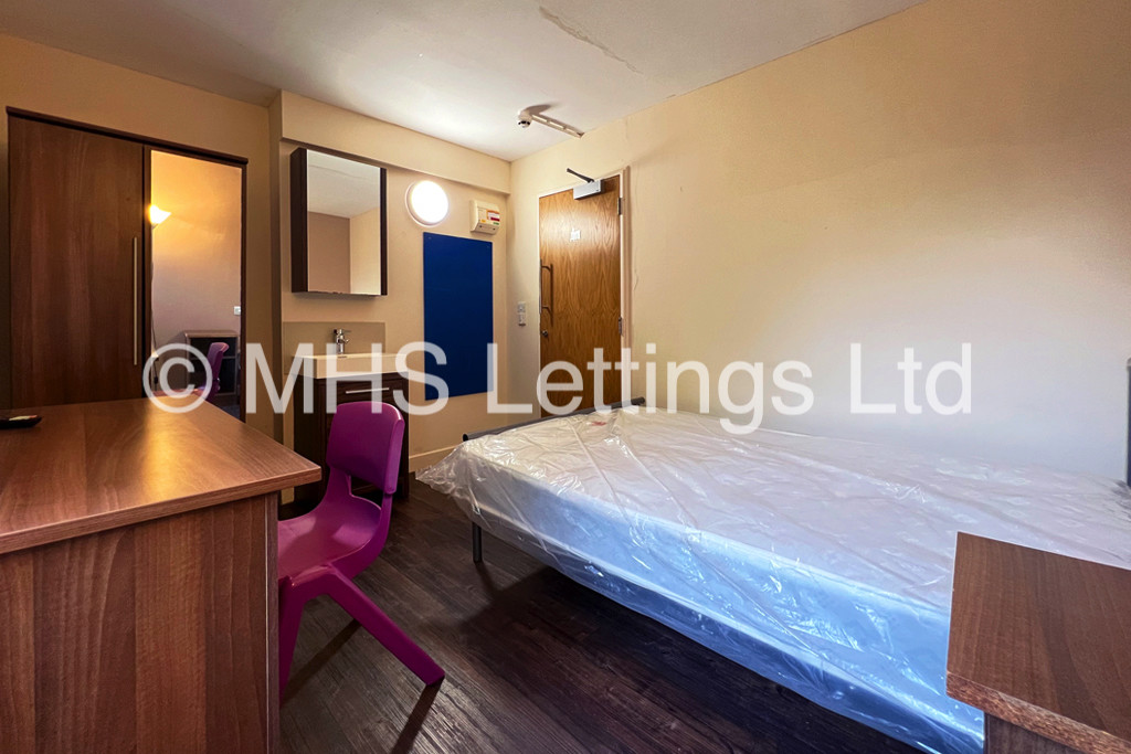 Photo of 1 Bedroom Apartment in Pod Room 38, St. Ann's Lodge, St. Ann's Lane, Leeds, LS4 2SJ