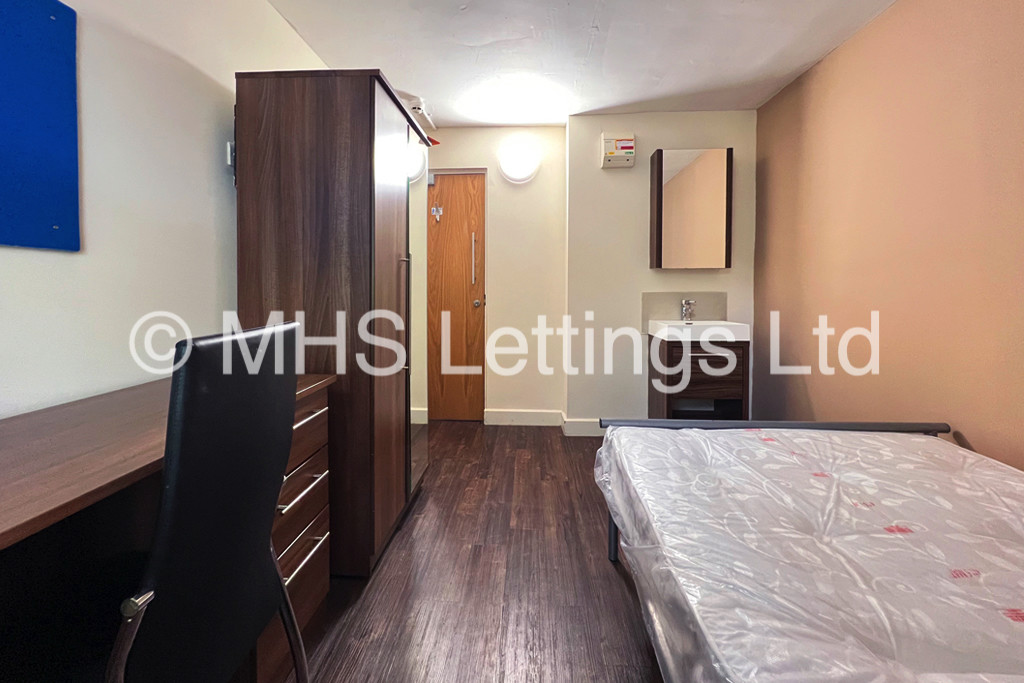 Photo of 1 Bedroom Apartment in Pod Room 10, St. Ann's Lodge, St. Ann's Lane, Leeds, LS4 2SJ