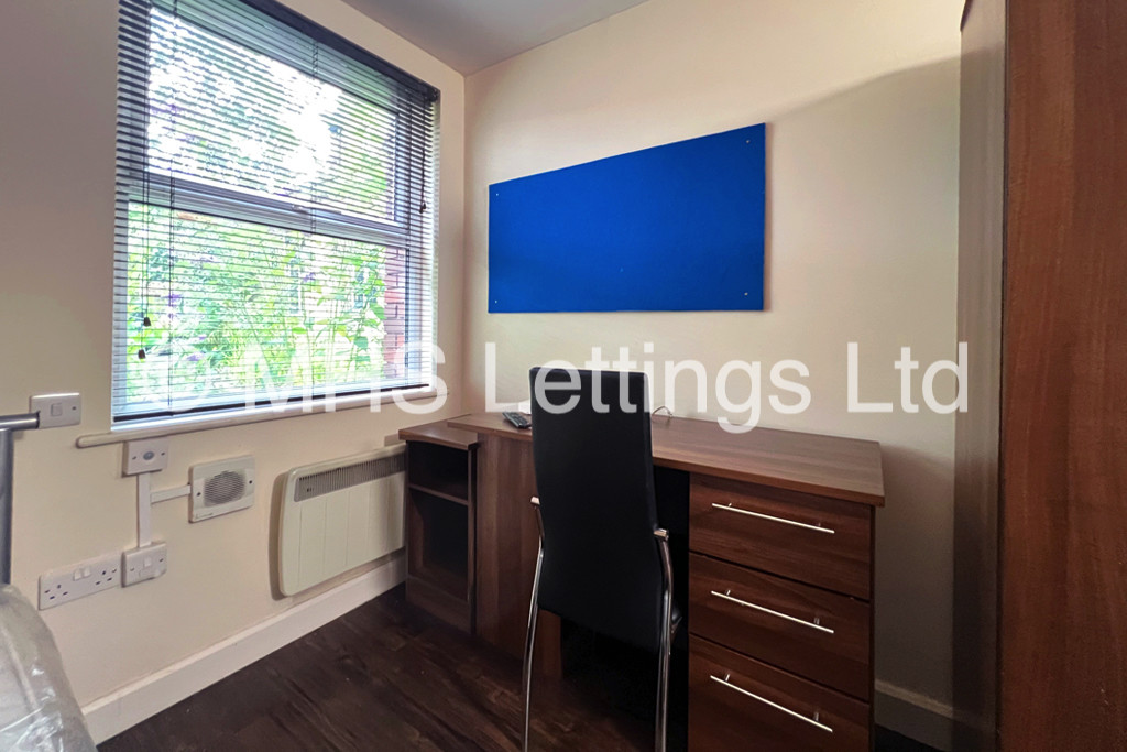 Photo of 1 Bedroom Apartment in Pod Room 10, St. Ann's Lodge, St. Ann's Lane, Leeds, LS4 2SJ