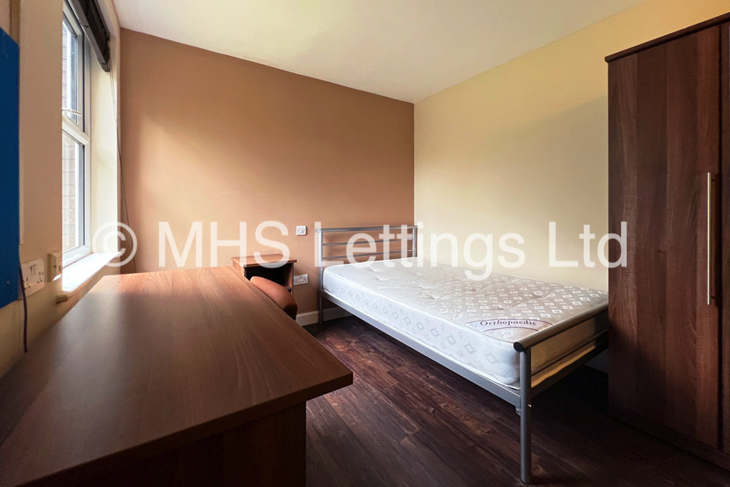 Photo of 1 Bedroom Apartment in Pod Room 7, St. Ann's Lodge, St. Ann's Lane, Leeds, LS4 2SJ