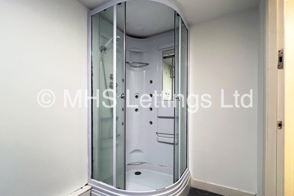 Photo of 1 Bedroom Apartment in Pod Room 22, St. Ann's Lodge, St. Ann's Lane, Leeds, LS4 2SJ