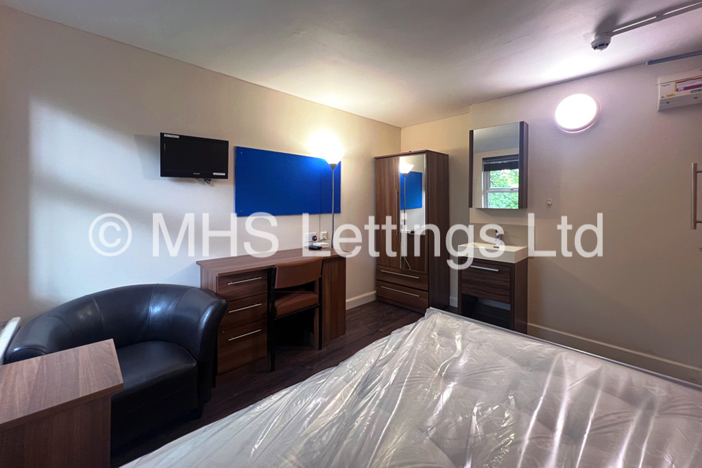 Photo of 1 Bedroom Apartment in Pod Room 22, St. Ann's Lodge, St. Ann's Lane, Leeds, LS4 2SJ