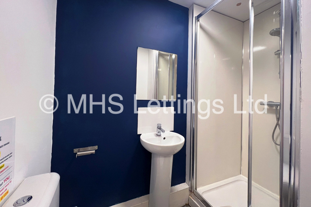 Photo of 1 Bedroom Apartment in Pod Room 26, St. Ann's Lodge, St. Ann's Lane, Leeds, LS4 2SJ