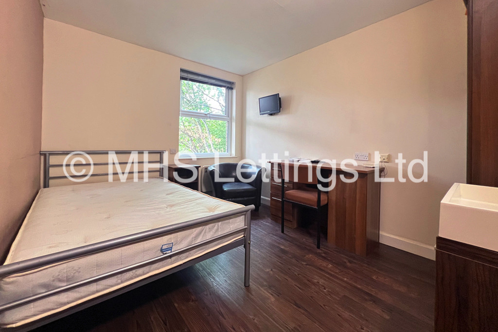 Photo of 1 Bedroom Apartment in Pod Room 39, St. Ann's Lodge, St. Ann's Lane, Leeds, LS4 2SJ