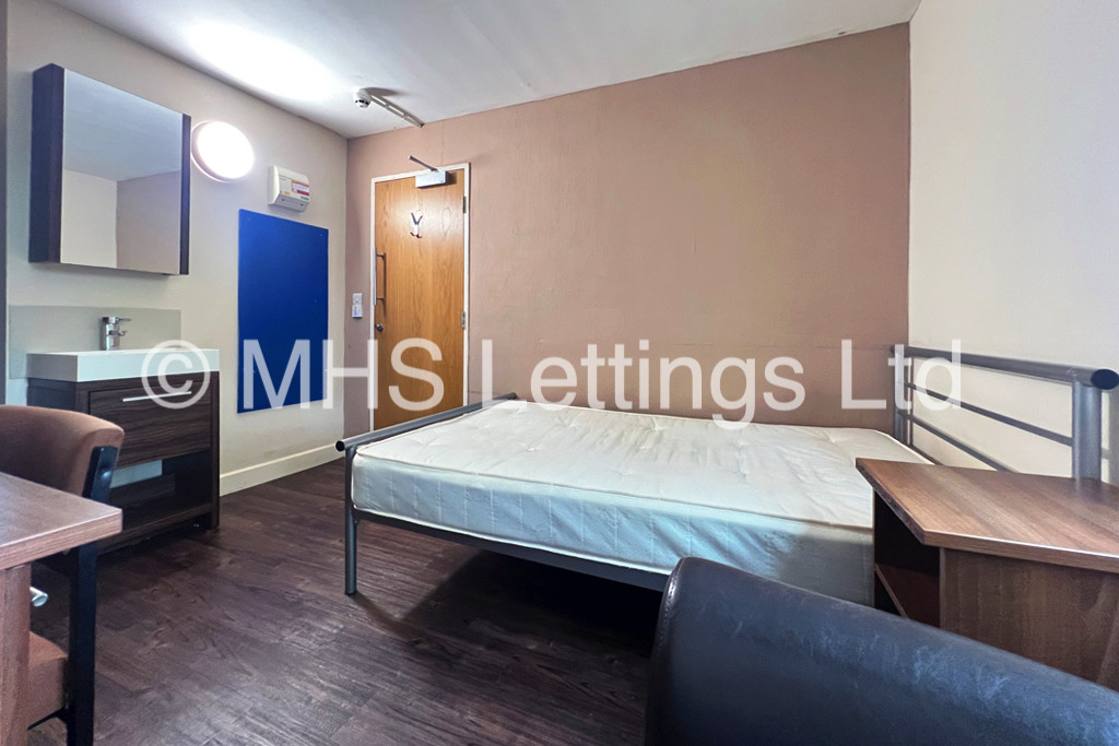 Photo of 1 Bedroom Apartment in Pod Room 39, St. Ann's Lodge, St. Ann's Lane, Leeds, LS4 2SJ