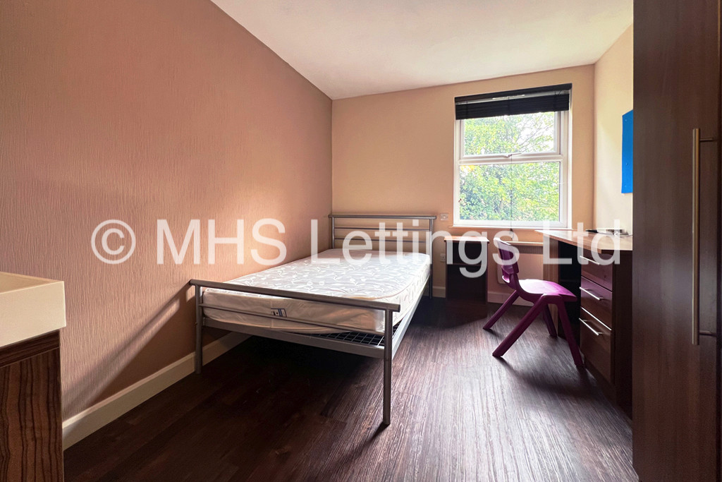 Photo of 1 Bedroom Apartment in Pod Room 45, St. Ann's Lodge, St. Ann's Lane, Leeds, LS4 2SJ
