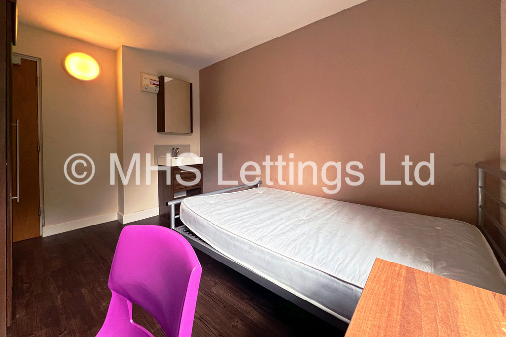 Photo of 1 Bedroom Apartment in Pod Room 45, St. Ann's Lodge, St. Ann's Lane, Leeds, LS4 2SJ