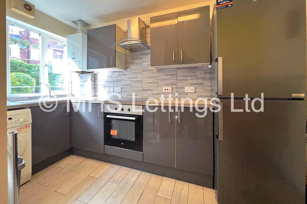 Photo of 2 Bedroom Apartment in 32 The Village Street, Leeds, LS4 2PR