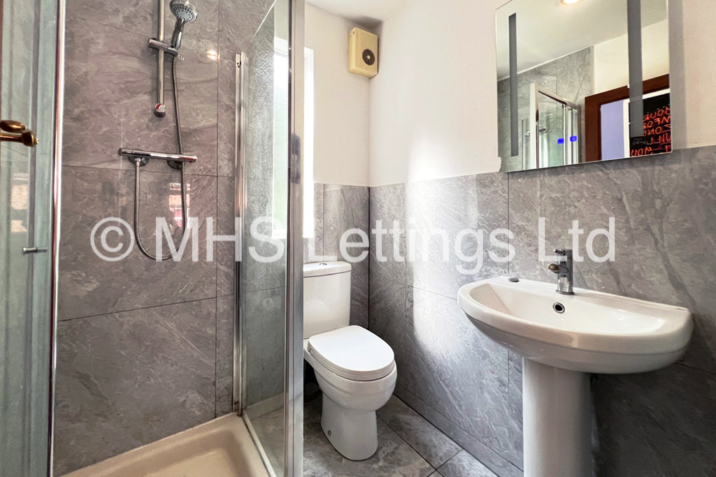 Photo of 2 Bedroom Apartment in 32 The Village Street, Leeds, LS4 2PR