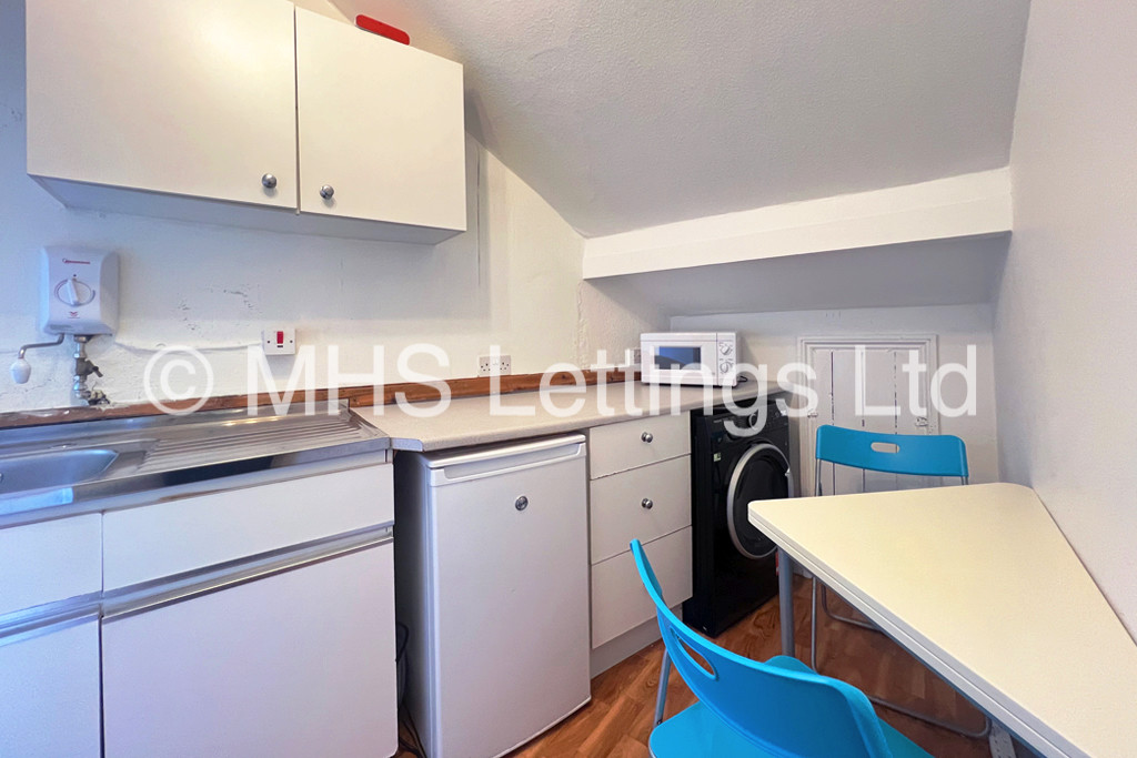 Photo of 1 Bedroom Apartment in Top Floor Front Flat, 2 Manor Terrace, Leeds, LS6 1BU