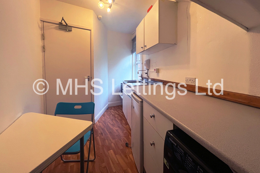 Photo of 1 Bedroom Apartment in Top Floor Front Flat, 2 Manor Terrace, Leeds, LS6 1BU