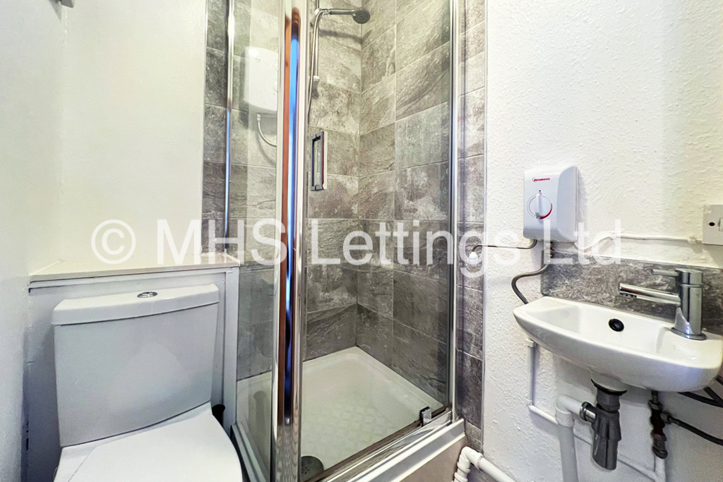 Photo of 1 Bedroom Apartment in Top Floor Front Flat, 2 Manor Terrace, Leeds, LS6 1BU