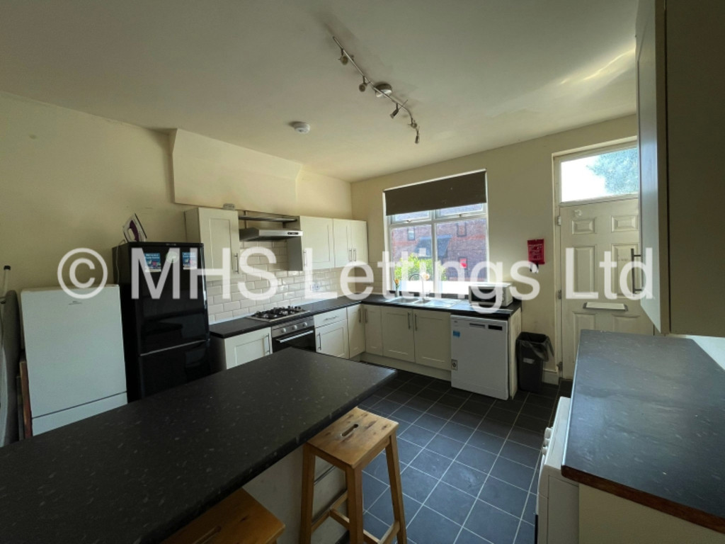 Photo of 1 Bedroom Semi-Detached House in Room 6, 4 Hartley Avenue, Leeds, LS6 2LP
