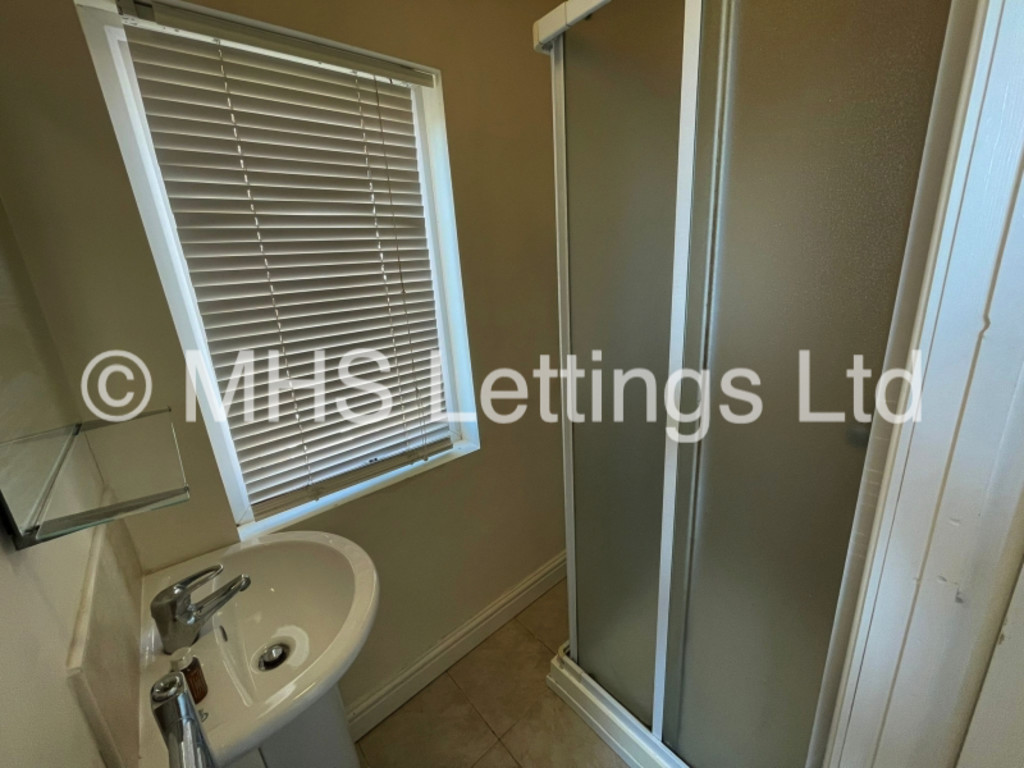 Photo of 1 Bedroom Semi-Detached House in Room 6, 4 Hartley Avenue, Leeds, LS6 2LP