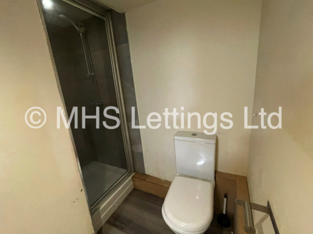 Photo of 1 Bedroom Semi-Detached House in Room 6, 4 Hartley Avenue, Leeds, LS6 2LP
