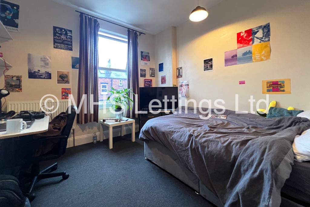 Photo of 2 Bedroom Mid Terraced House in 19 Brudenell View, Leeds, LS6 1HG