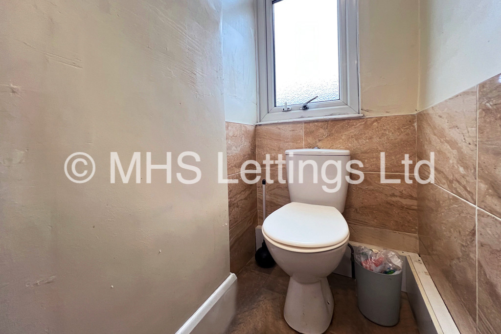 Photo of 2 Bedroom Mid Terraced House in 19 Brudenell View, Leeds, LS6 1HG