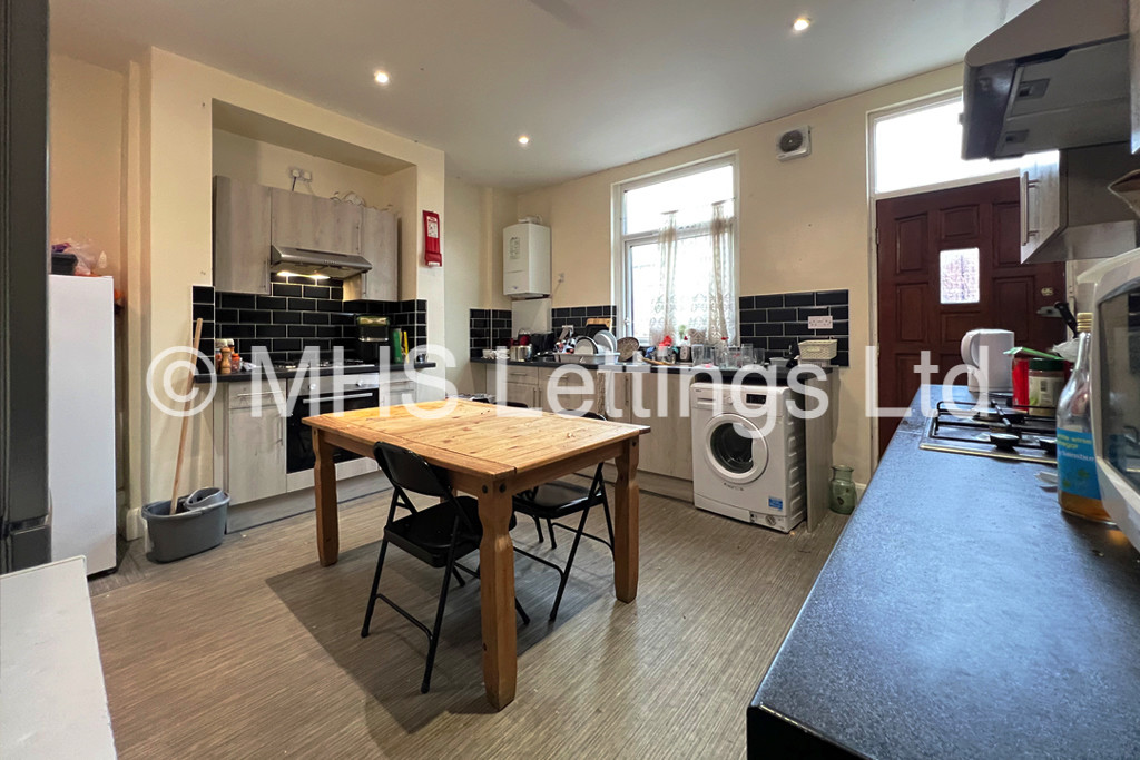 Photo of 2 Bedroom Mid Terraced House in 19 Brudenell View, Leeds, LS6 1HG