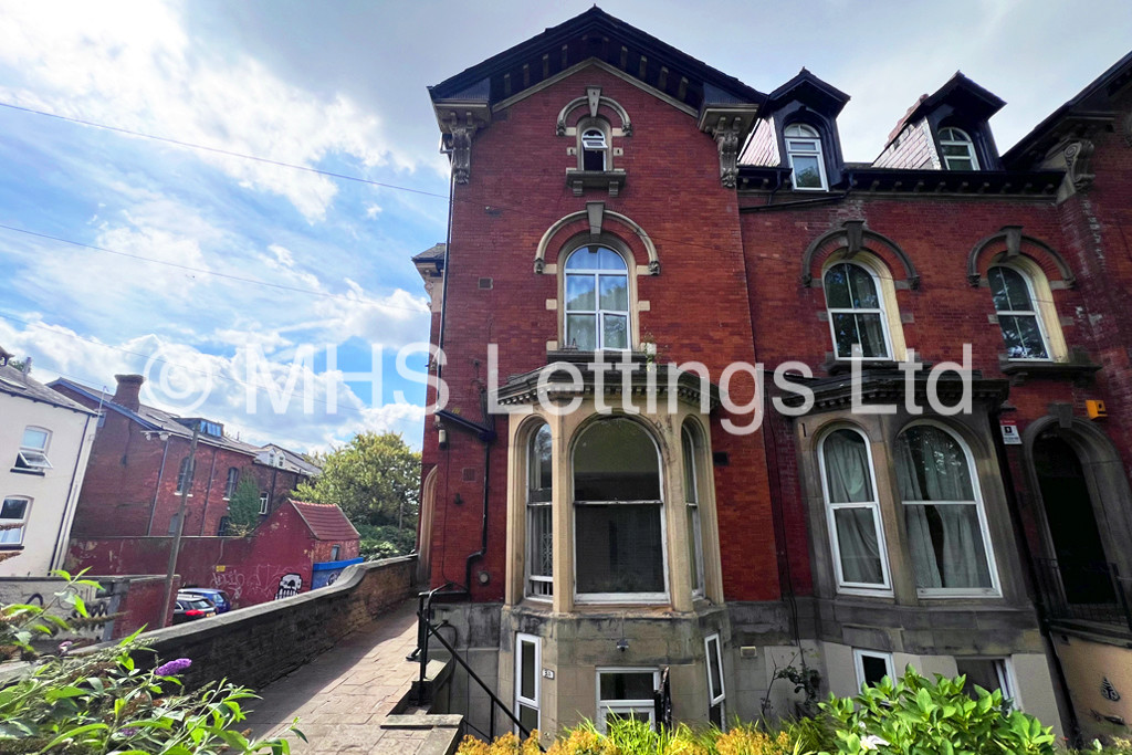 Photo of 1 Bedroom Apartment in Flat 4, 3 Moorland Road, Leeds, LS6 1AL
