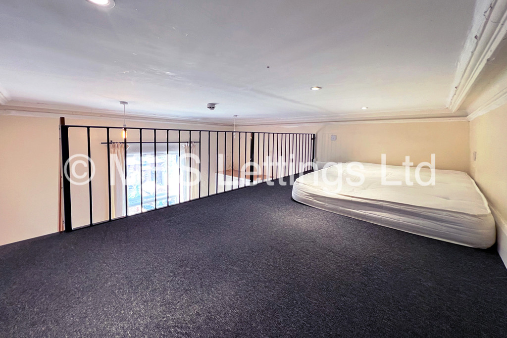 Photo of 1 Bedroom Apartment in Flat 4, 3 Moorland Road, Leeds, LS6 1AL