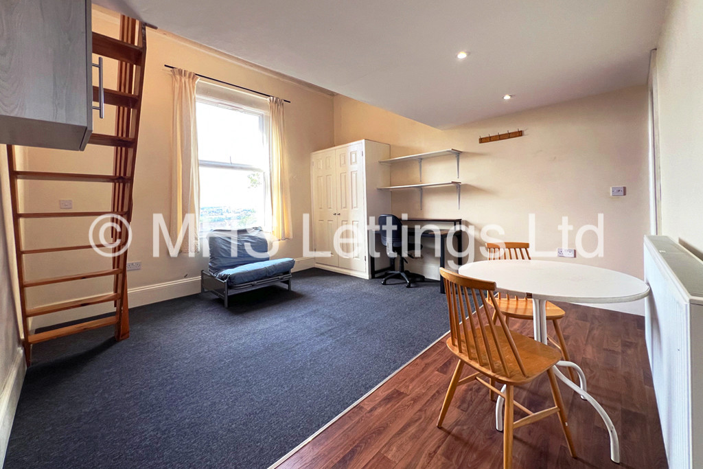 Photo of 1 Bedroom Apartment in Flat 4, 3 Moorland Road, Leeds, LS6 1AL