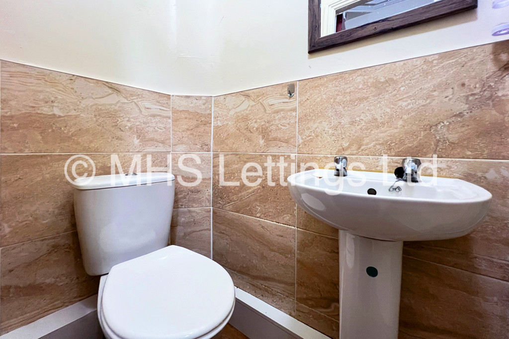 Photo of 1 Bedroom Apartment in Flat 4, 3 Moorland Road, Leeds, LS6 1AL