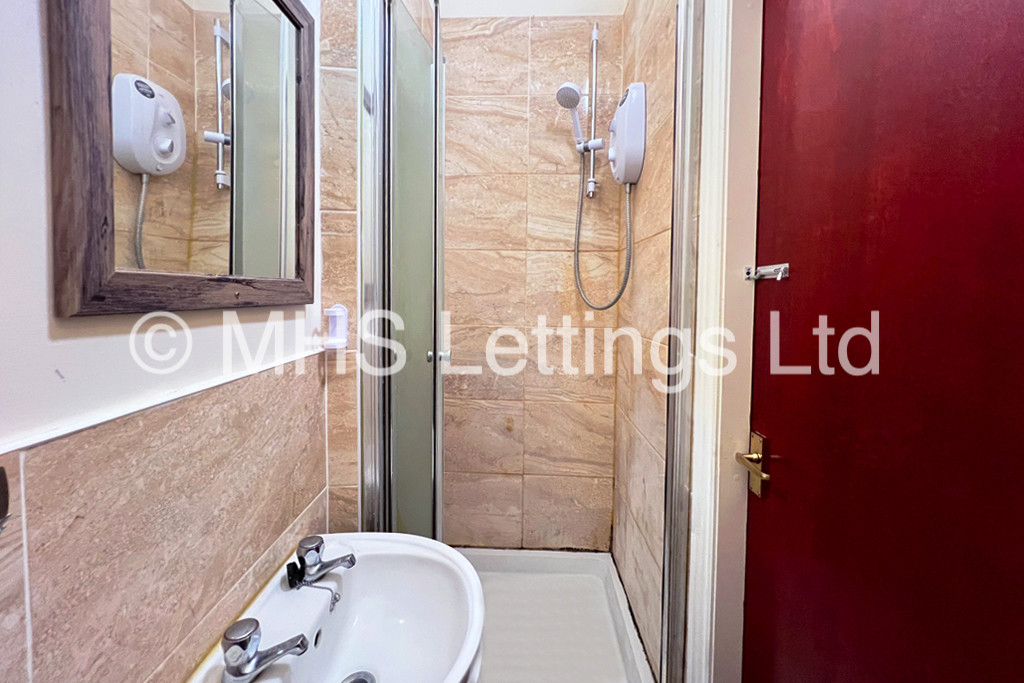 Photo of 1 Bedroom Apartment in Flat 4, 3 Moorland Road, Leeds, LS6 1AL