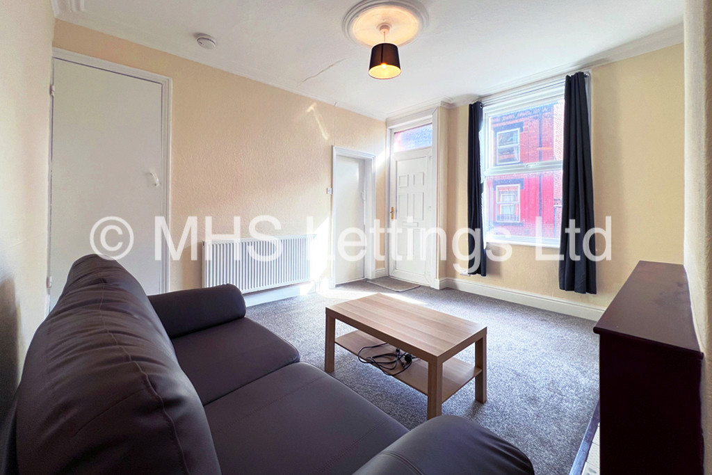 Photo of 2 Bedroom Mid Terraced House in 48 Harold View, Leeds, LS6 1PP