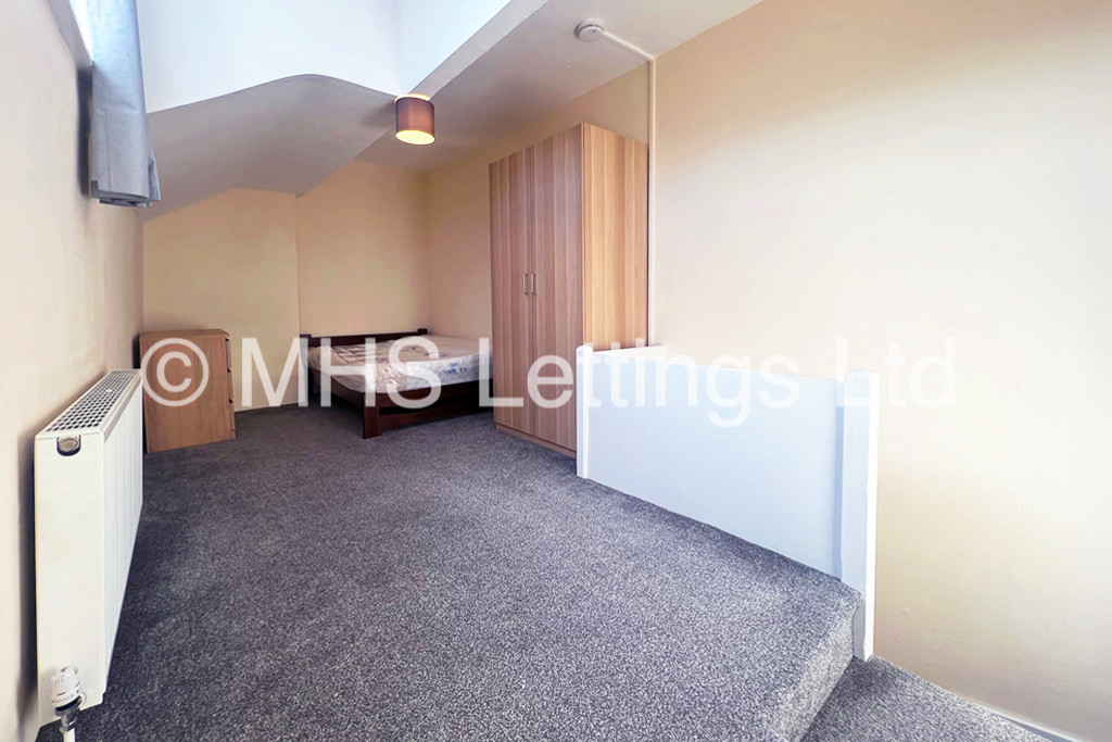 Photo of 2 Bedroom Mid Terraced House in 48 Harold View, Leeds, LS6 1PP