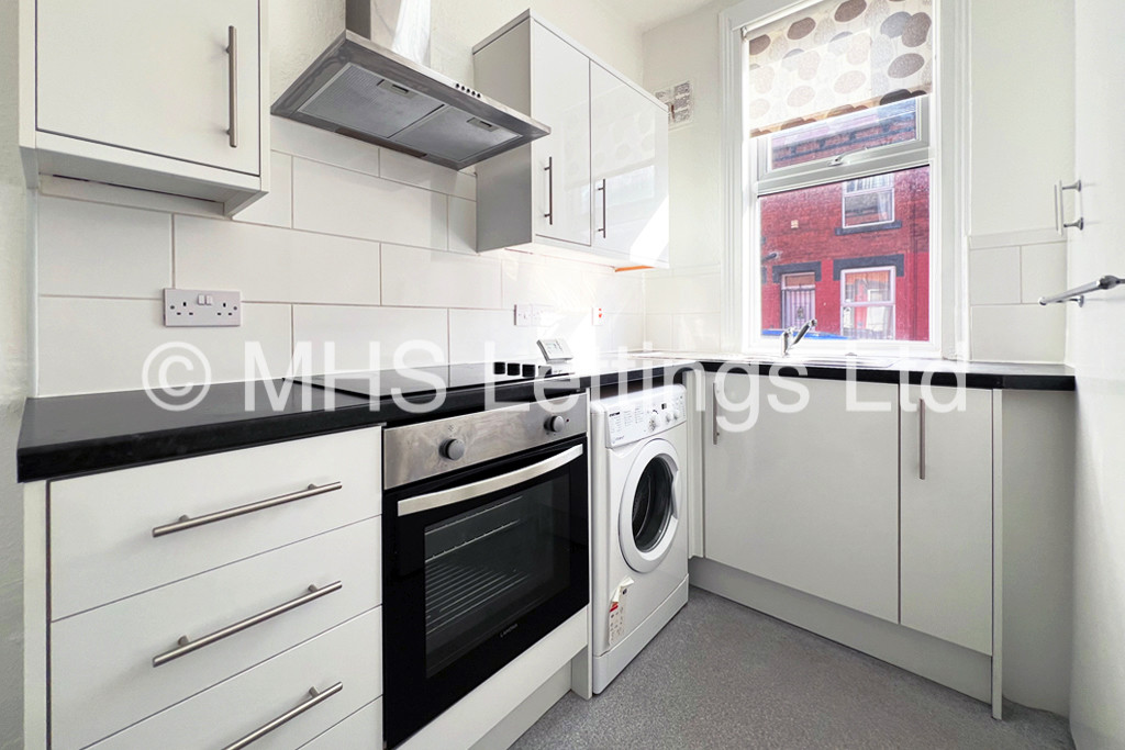 Photo of 2 Bedroom Mid Terraced House in 48 Harold View, Leeds, LS6 1PP