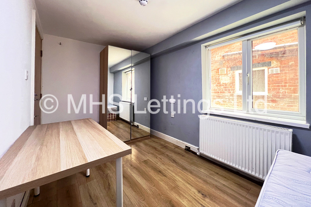 Photo of 5 Bedroom Flat in 61A Cardigan Road, Leeds, LS6 1EB