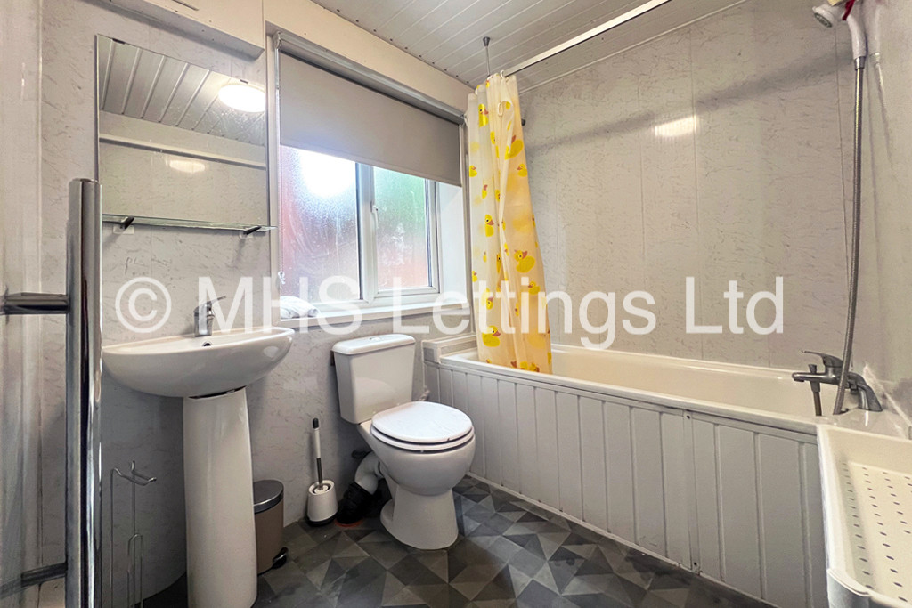Photo of 5 Bedroom Flat in 61A Cardigan Road, Leeds, LS6 1EB
