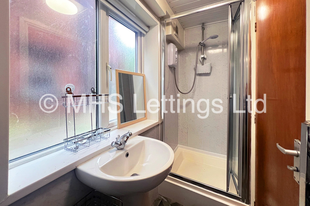 Photo of 5 Bedroom Flat in 61A Cardigan Road, Leeds, LS6 1EB