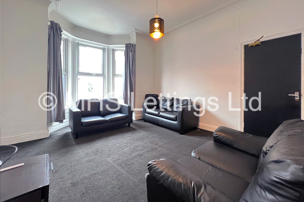 Photo of 6 Bedroom Mid Terraced House in 5 Norwood Terrace, Leeds, LS6 1EA