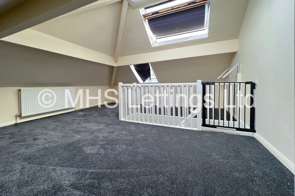 Photo of 4 Bedroom Semi-Detached House in 105 Carr Manor Avenue, Leeds, LS17 5BL