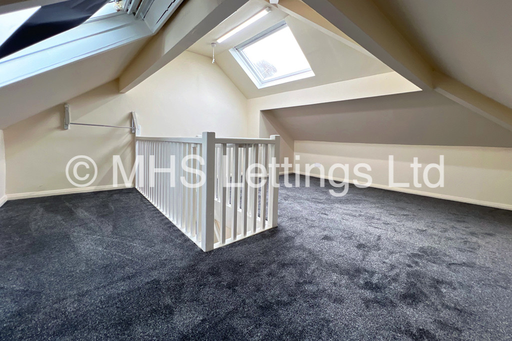 Photo of 4 Bedroom Semi-Detached House in 105 Carr Manor Avenue, Leeds, LS17 5BL