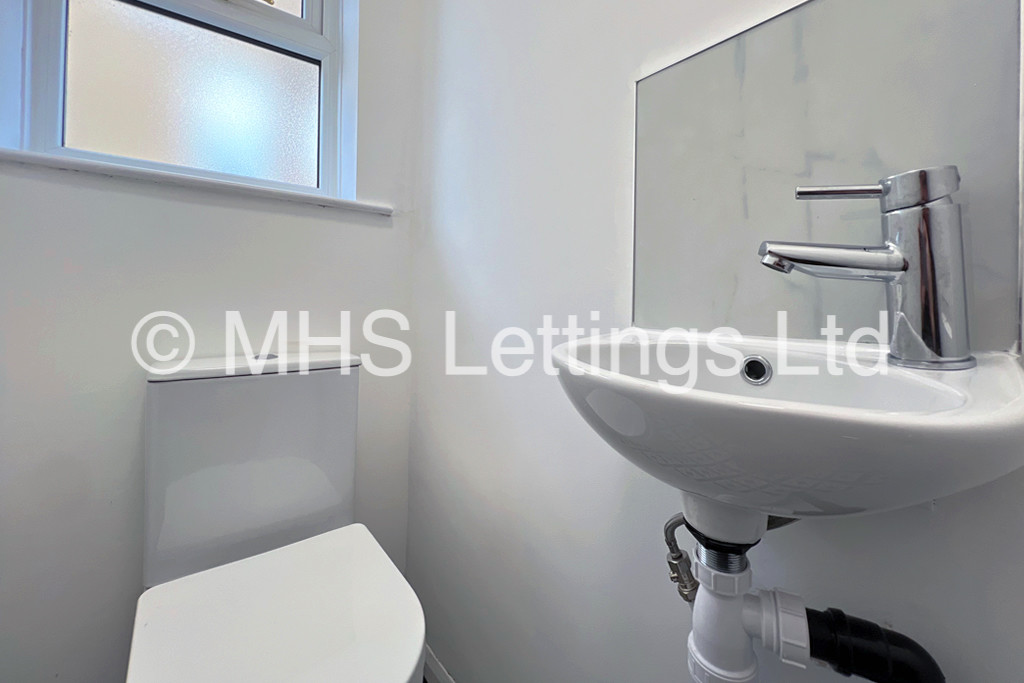 Photo of 4 Bedroom Semi-Detached House in 105 Carr Manor Avenue, Leeds, LS17 5BL