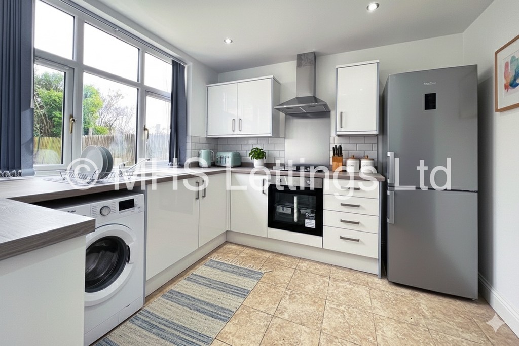 Photo of 4 Bedroom Semi-Detached House in 105 Carr Manor Avenue, Leeds, LS17 5BL